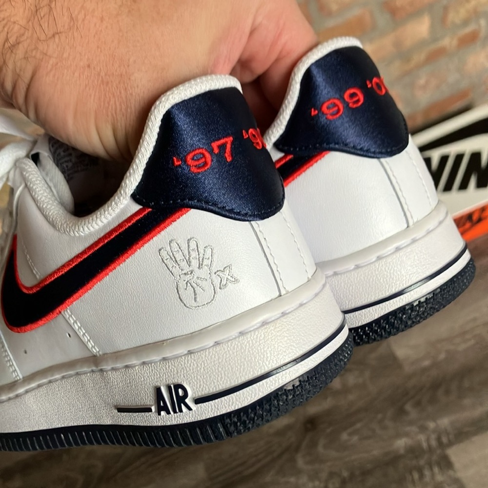 Nike - Picture 15 of 17